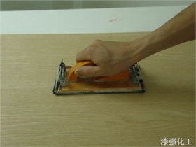 漆強(qiáng)化工_木器清面漆施工.jpg