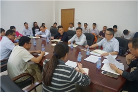 漆強(qiáng)員工在新廠會議廳召開月總結(jié).jpg