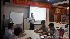 商學(xué)院院長張文以漆強(qiáng)化工《目標(biāo)與未來》做開場白.jpg