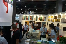 漆強(qiáng)化工亮光漆廠家中博會(huì)現(xiàn)場(chǎng)2.jpg