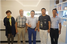 漆強化工張總和湖南商會家具協(xié)會李會長一行人合影.jpg