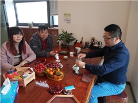 福建泉州陳總（左一）、曾總（左二）和漆強(qiáng)化工總經(jīng)理張文（右一）.jpg